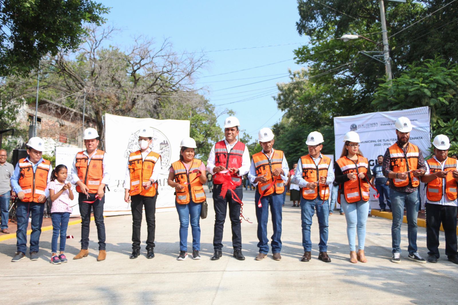 INAUGURACIÓN DE LA PRIMERA ETAPA DE LA OBRA CONSTRUCCIÓN DE DRENAJE SANITARIO Y PAVIMENTACIÓN EN HUATECALCO